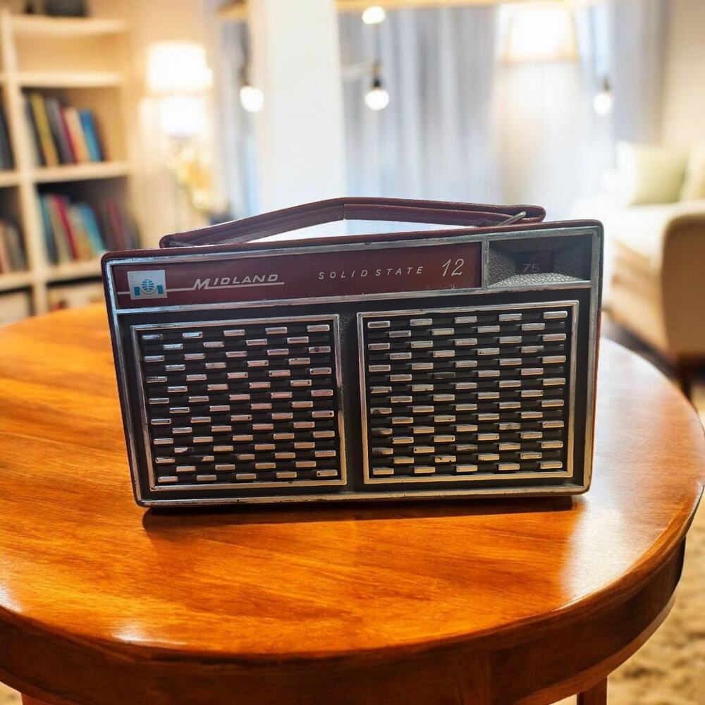 Midland Genuine Leather Portable Radio Solid State 12.  WORKS!!